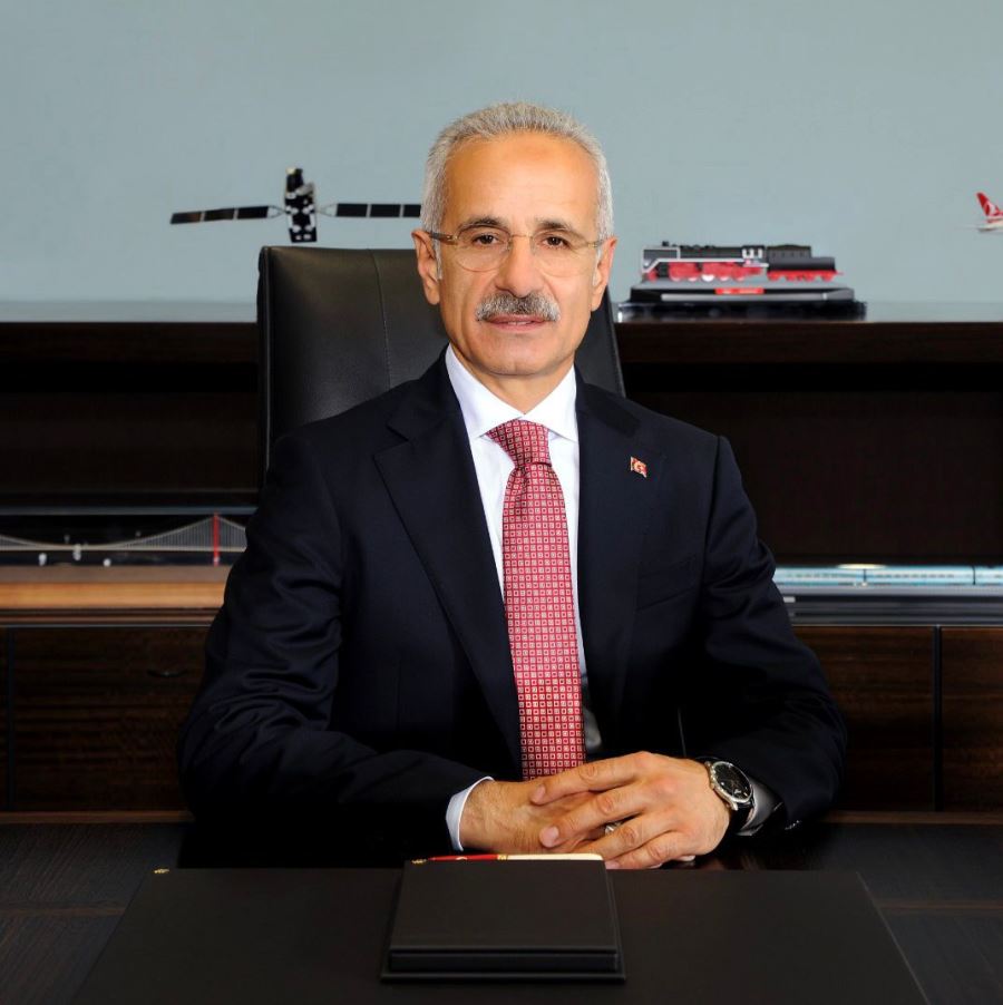 ULAŞTIRMA VE ALTYAPI BAKANI ABDULKADİR URALOĞLU: ANTALYA VE TRABZON HAVALİMANLARI DÜN YAPILAN UÇUŞLARLA TÜM ZAMANLARIN REKORLARINI KIRDI