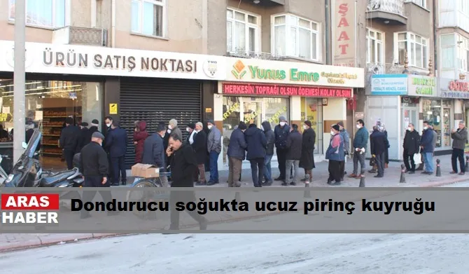 Dondurucu soğukta ucuz pirinç kuyruğu