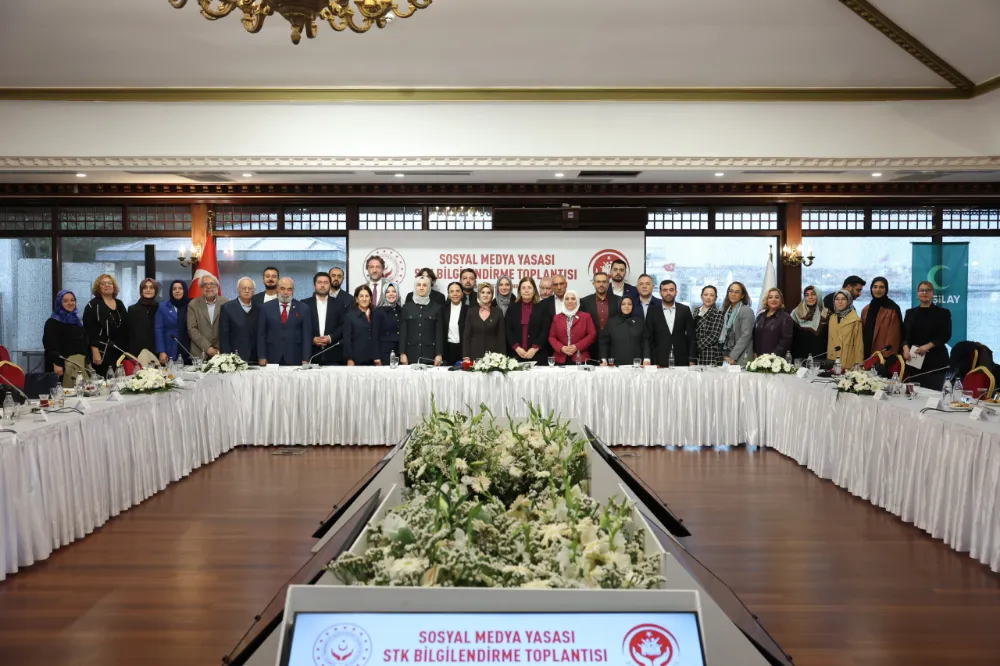 Bakan Göktaş, sosyal medya düzenlemesi için STK temsilcileriyle bir araya geldi!