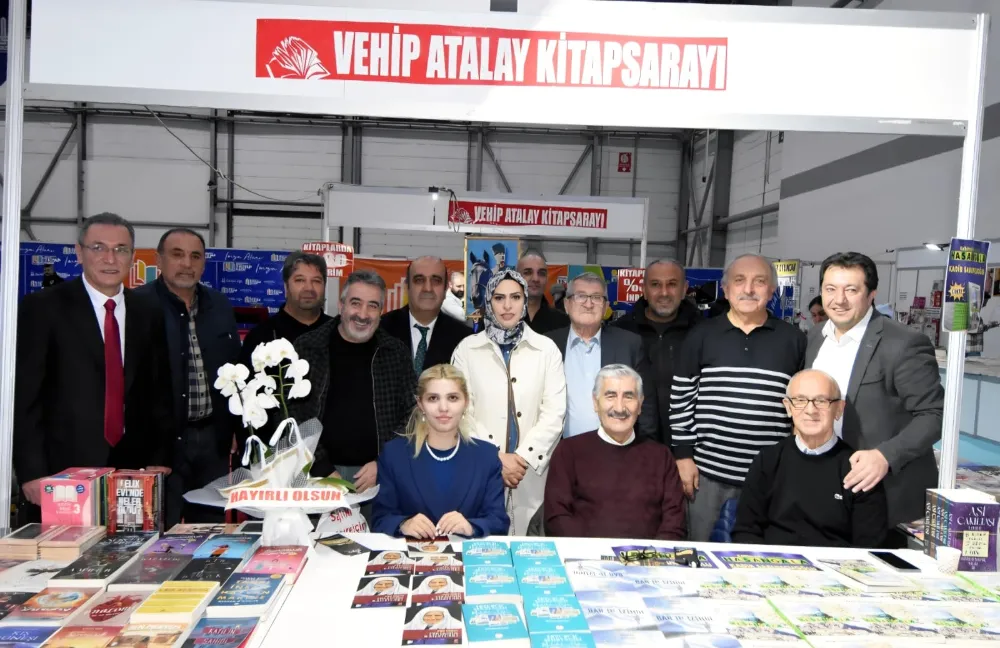 “Direnişin Kanatları Zirvede: Okurlar İmza İçin Yarıştı!”