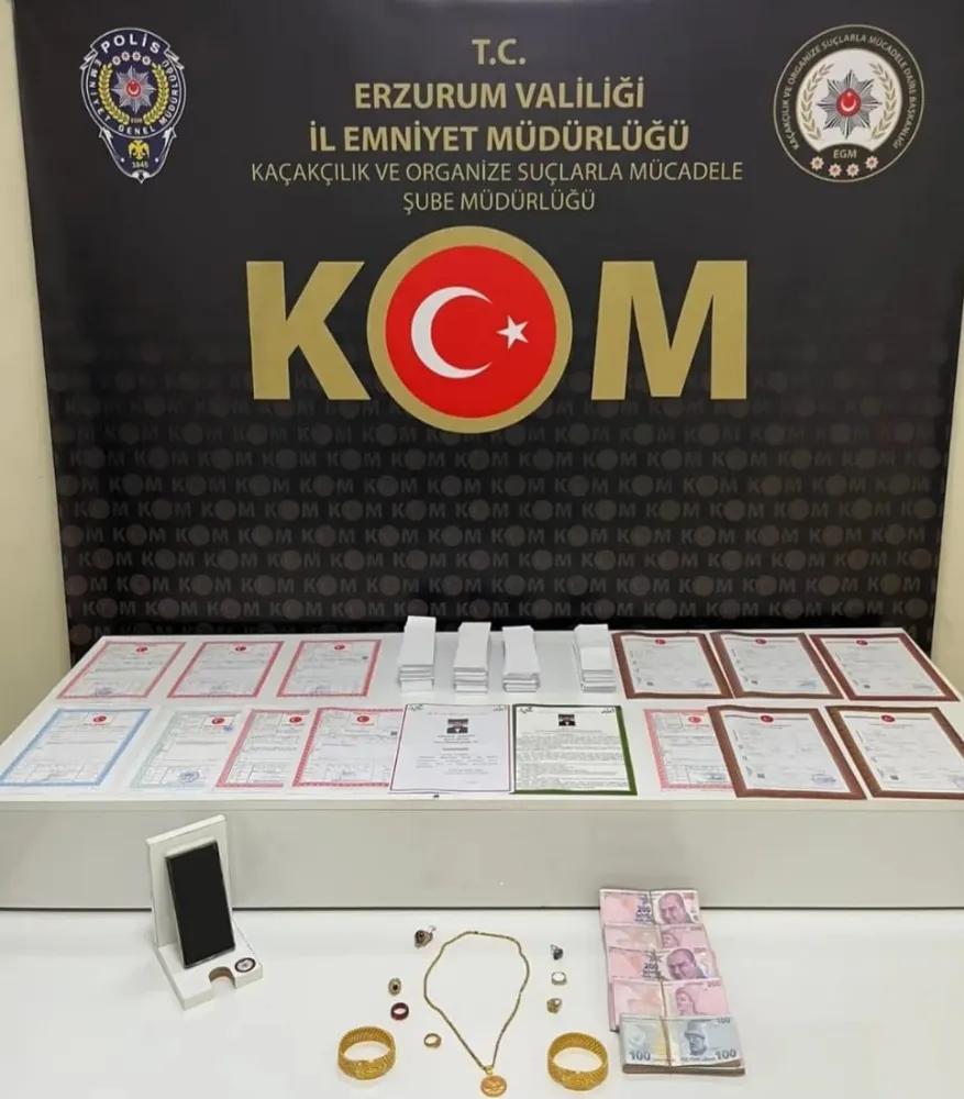 EVİNDEN SERVET ÇIKTI! ERZURUM’DA DOLANDIRICILIK ŞÜPHELİSİ TUTUKLANDI