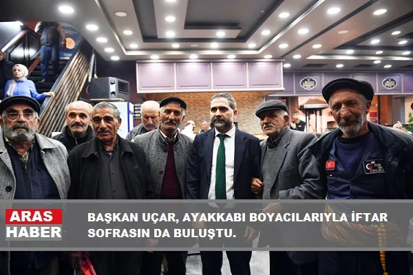 BAŞKAN UÇAR, AYAKKABI BOYACILARIYLA İFTAR SOFRASIN DA BULUŞTU.