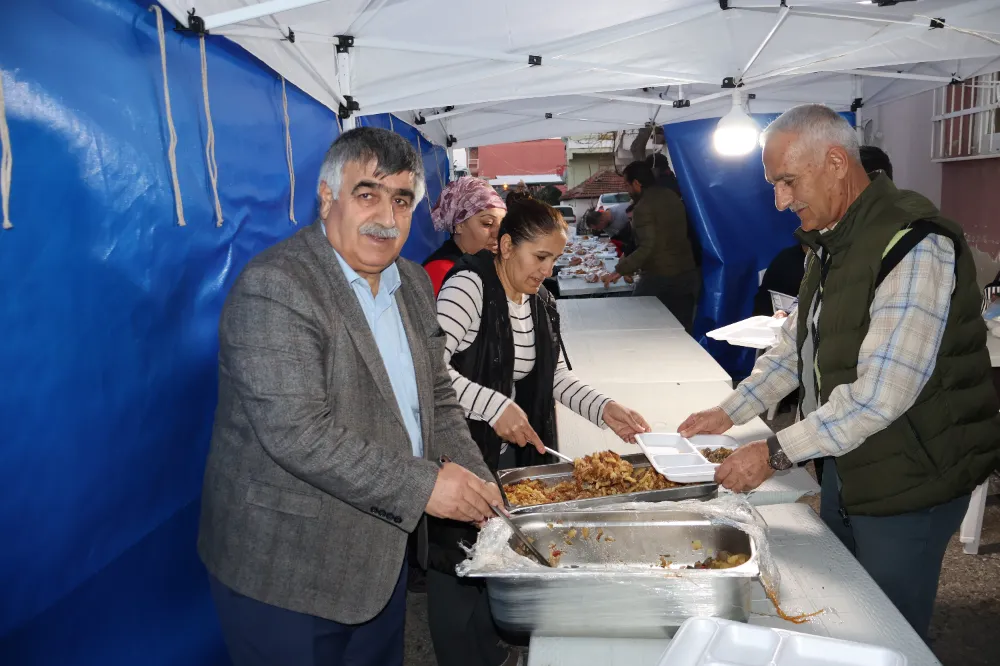 BAYRAKLI CENGİZHAN ERZURUMLULAR DERNEĞİ GELENEKSEL İFTARLARINA DEVAM EDİYOR