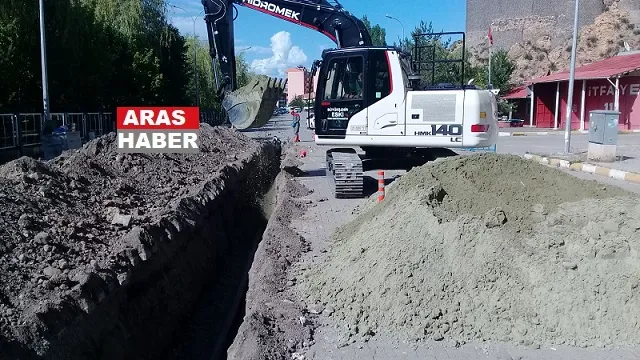 ERZURUM BÜYÜKŞEHİR BELEDİYESİ ALT YAPI ÇALIŞMALARINI SÜRDÜRÜYOR
