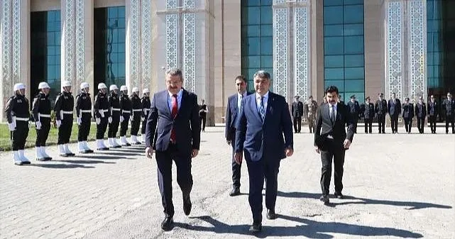 EMNİYETTE DEVİR TESLİM!